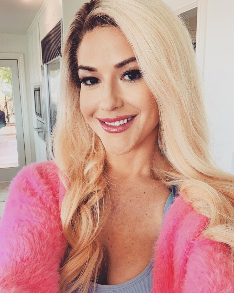 Who Is Kit Mercer? Bio, Age, Career & Net Worth 2026