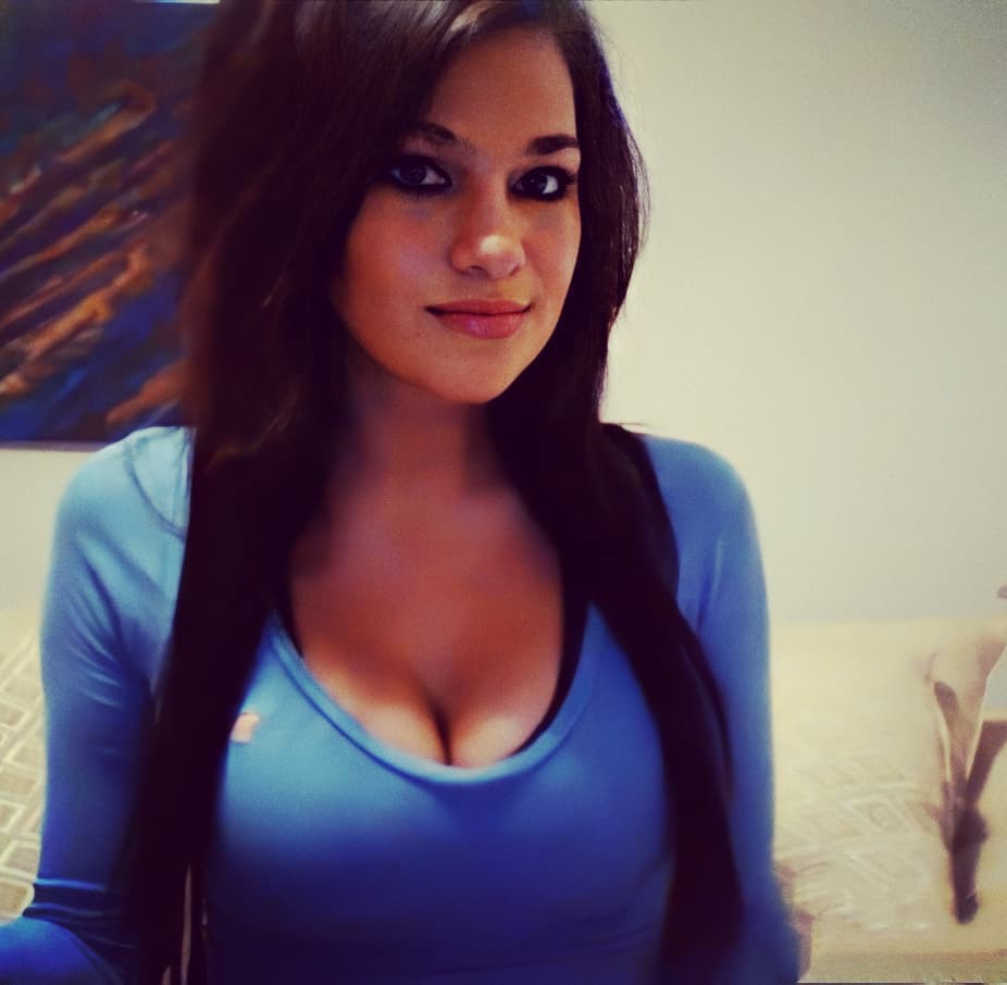 Mona Azar: Biography, Age, Career & Net Worth