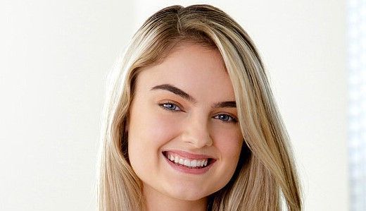 Lexie Fox: Biography, Age, Height & Net Worth