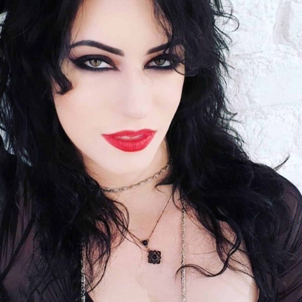 Anna De Ville: Biography, Age, Net Worth & Career