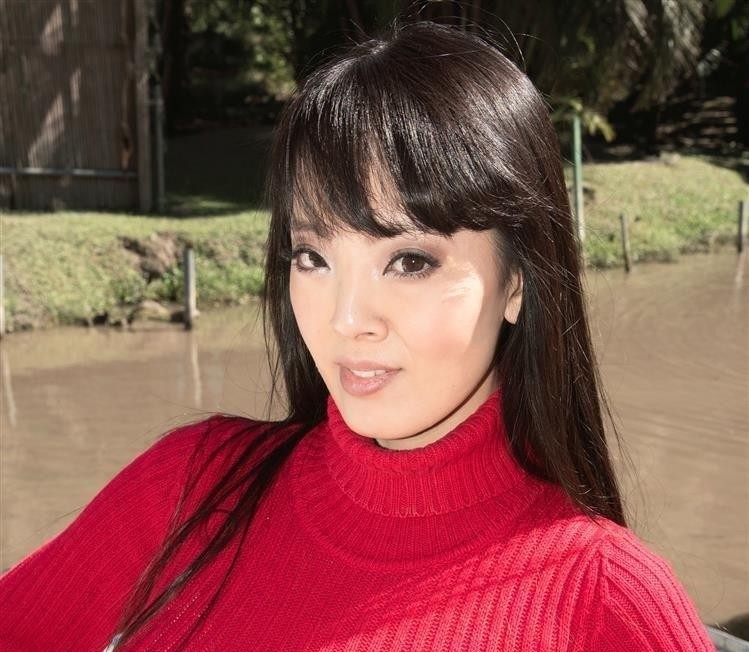 Who Is Hitomi Tanaka? Biography, Age, Career & Net Worth (2026)